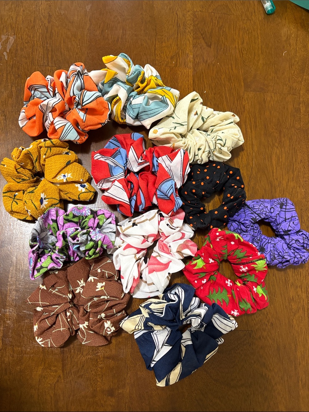 12 assorted scrunchies
